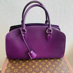 Louis Vuitton Epi Leather Pont Neuf PM
(Preowned) Cassis Purple Satchel Bag